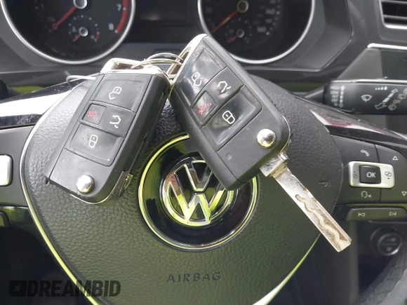 2018 Volkswagen Tiguan SEL z VIN 3VV3B7AX7JM126402, wystawiony jako IAAI lot #42046690 z przebiegiem 54 790 mil mil oraz . Historia ofert i sprzedaży dostępna na DreamBid. Obrazek 11.