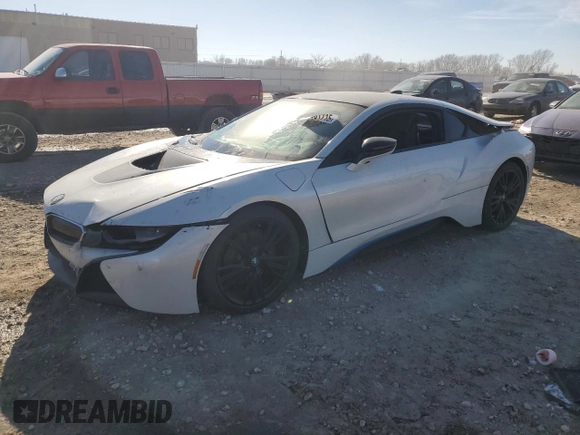 2015 BMW i8 z VIN WBY2Z2C51FV392594, wystawiony jako Copart lot #42561715 z przebiegiem Nie podano mil oraz Szkoda całkowita • Salvage title. Historia ofert i sprzedaży dostępna na DreamBid. Obrazek 1.