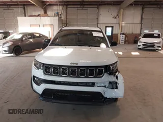 2025 Jeep Compass Latitude with VIN 3C4NJDBNXST535796, listed as a IAAI auction lot 41776776 with 1,037 mi miles and . Bid and sale history available at DreamBid. Image 12.