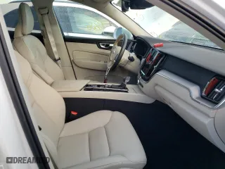 2020 Volvo XC60 Momentum with VIN YV4102DK4L1559865, listed as a Copart auction lot 63656072 with 0 mi miles. Bid and sale history available at carsss.com. Image 5.