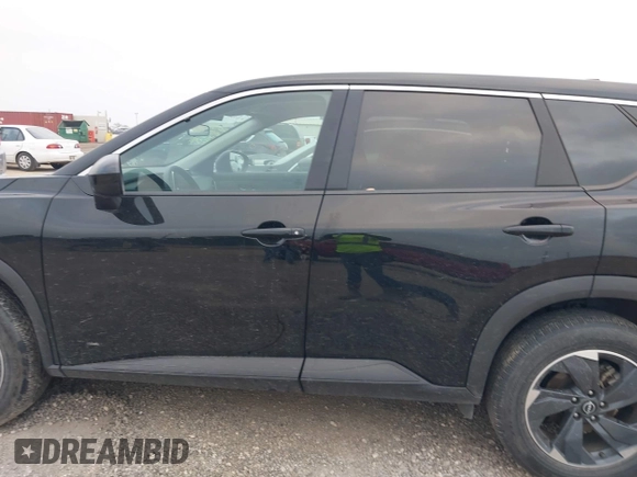2024 Nissan Rogue SV z VIN 5N1BT3BA2RC694298, wystawiony jako IAAI lot #42300974 z przebiegiem 24 620 mil mil oraz . Historia ofert i sprzedaży dostępna na DreamBid. Obrazek 14.