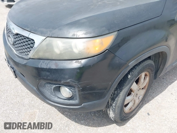 2013 Kia Sorento LX with VIN 5XYKT3A67DG359284, listed as a IAAI auction lot 42644742 with 258,998 mi miles and . Bid and sale history available at DreamBid. Image 6.