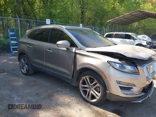 2019 Lincoln MKC Reserve z VIN 5LMCJ3D93KUL53163, wystawiony jako IAAI lot #42097105 z przebiegiem 71 066 mil mil oraz . Historia ofert i sprzedaży dostępna na DreamBid. Obrazek 1.