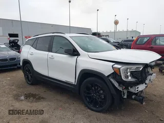 2022 GMC Terrain SLE z VIN 3GKALMEV1NL310132, wystawiony jako IAAI lot #42384627 z przebiegiem 42 923 mil mil oraz . Historia ofert i sprzedaży dostępna na DreamBid. Obrazek 1.
