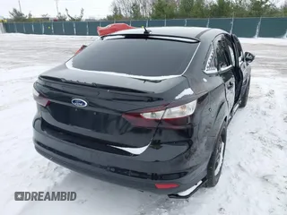 2013 Ford Focus SE z VIN 1FADP3F28DL337355, wystawiony jako IAAI lot #41000947 z przebiegiem 139 456 mil mil oraz . Historia ofert i sprzedaży dostępna na DreamBid. Obrazek 4.