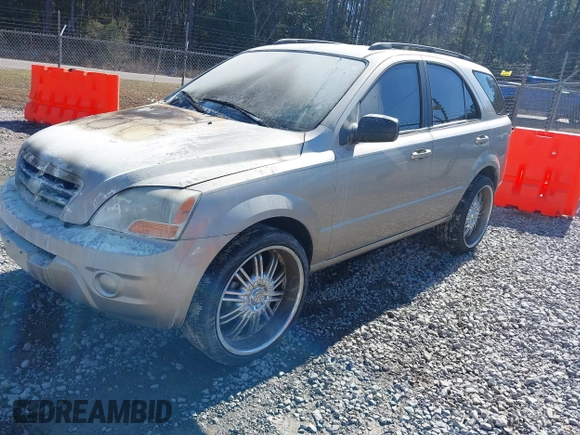 2008 Kia Sorento LX z VIN KNDJD735785851672, wystawiony jako IAAI lot #41417473 z przebiegiem 173 202 mil mil oraz . Historia ofert i sprzedaży dostępna na DreamBid. Obrazek 2.