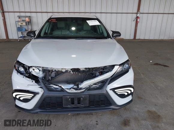 2022 Toyota Camry SE z VIN 4T1G11AK5NU019057, wystawiony jako IAAI lot #42009182 z przebiegiem 48 250 mil mil oraz . Historia ofert i sprzedaży dostępna na DreamBid. Obrazek 13.