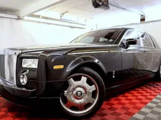 2007 Rolls-Royce Phantom z VIN SCA1S68547UX08408, wystawiony jako Copart lot #87547135 z przebiegiem 27 780 mil mil oraz Tytuł czysty. Historia ofert i sprzedaży dostępna na DreamBid. Obrazek 2.