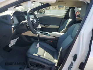 2024 Lexus RZ 300e Premium z VIN JTJABABB5RA005041, wystawiony jako Copart lot #72653024 z przebiegiem 3385 mil mil oraz Szkody całkowita. Historia ofert i sprzedaży dostępna na DreamBid. Obrazek 7.