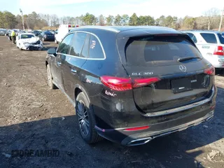2025 Mercedes-Benz GLC with VIN W1NKM4HB9SF262473, listed as a IAAI auction lot 40948248 with 4,743 mi miles. Bid and sale history available at carsss.com. Image 3.