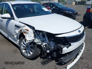 2018 Kia Optima LX with VIN 5XXGT4L31JG261091, listed as a IAAI auction lot 42168652 with 68,070 mi miles. Bid and sale history available at carsss.com. Image 6.
