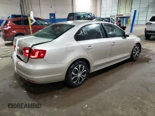 2013 Volkswagen Jetta SE z VIN 3VWDX7AJ7DM235072, wystawiony jako Copart lot #87107304 z przebiegiem 142 286 mil mil oraz Czysty tytuł • Clean title. Historia ofert i sprzedaży dostępna na DreamBid. Obrazek 3.
