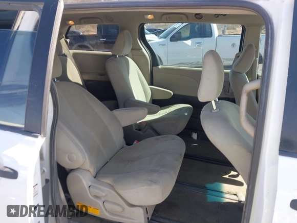 2012 Toyota Sienna z VIN 5TDZK3DCXCS251259, wystawiony jako IAAI lot #41949142 z przebiegiem Nie podano mil oraz . Historia ofert i sprzedaży dostępna na DreamBid. Obrazek 8.