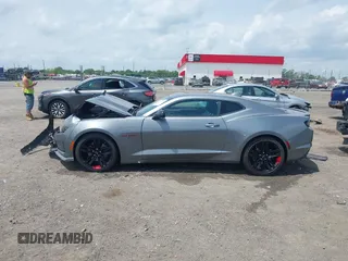 2022 Chevrolet Camaro 1SS z VIN 1G1FF1R70N0101991, wystawiony jako IAAI lot #42148128 z przebiegiem 49 451 mil mil oraz . Historia ofert i sprzedaży dostępna na DreamBid. Obrazek 14.