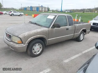 2003 GMC Sonoma SLS with VIN 1GTCS19X838182906, listed as a IAAI auction lot 41986178 with 0 mi miles. Bid and sale history available at carsss.com. Image 2.