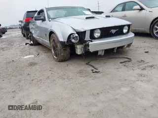 2005 Ford Mustang GT Deluxe z VIN 1ZVHT82H755103659, wystawiony jako IAAI lot #41553019 z przebiegiem 112 531 mil mil oraz . Historia ofert i sprzedaży dostępna na DreamBid. Obrazek 6.