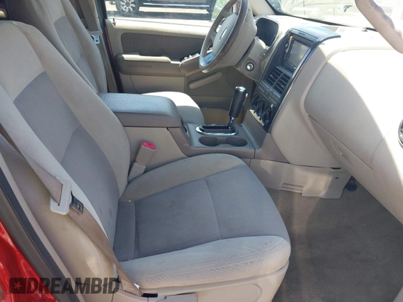 2007 Ford Explorer XLT z VIN 1FMEU63E77UB81293, wystawiony jako IAAI lot #42212508 z przebiegiem 246 834 mil mil oraz . Historia ofert i sprzedaży dostępna na DreamBid. Obrazek 5.
