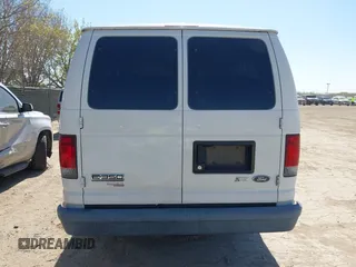 2013 Ford Econoline Passenger XL z VIN 1FBSS3BL8DDA63474, wystawiony jako IAAI lot #41804848 z przebiegiem 61 349 mil mil oraz . Historia ofert i sprzedaży dostępna na DreamBid. Obrazek 16.