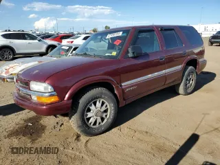 2000 GMC Jimmy SLE Convenience with VIN 1GKDT13W3Y2268110, listed as a Copart auction lot 67990784 with 193,388 mi miles and Non Repairable. Bid and sale history available at carsss.com. Image 1.