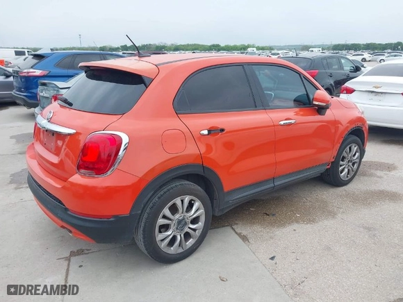 2016 FIAT 500X Easy with VIN ZFBCFXBT7GP371835, listed as a IAAI auction lot 41936218 with 241,618 mi miles. Bid and sale history available at carsss.com. Image 4.