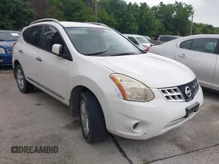 2011 Nissan Rogue SV z VIN JN8AS5MT3BW172074, wystawiony jako IAAI lot #42180207 z przebiegiem 179 818 mil mil oraz . Historia ofert i sprzedaży dostępna na DreamBid. Obrazek 1.