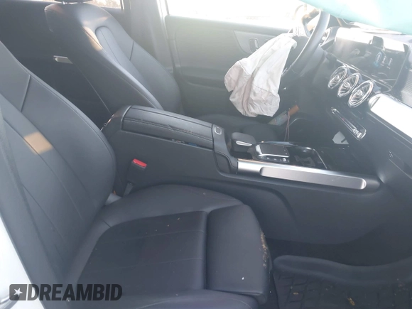 2021 Mercedes-Benz GLB 250 z VIN W1N4M4HB0MW137048, wystawiony jako IAAI lot #40541728 z przebiegiem 36 317 mil mil oraz . Historia ofert i sprzedaży dostępna na DreamBid. Obrazek 5.