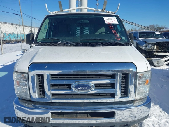 2013 Ford Econoline Cargo Commercial z VIN 1FTNE2EW5DDA25524, wystawiony jako IAAI lot #41208957 z przebiegiem 148 921 mil mil oraz . Historia ofert i sprzedaży dostępna na DreamBid. Obrazek 6.