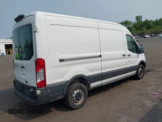 2018 Ford Transit z VIN 1FTYR2CM5JKA24044, wystawiony jako IAAI lot #42422667 z przebiegiem 279 853 mil mil oraz . Historia ofert i sprzedaży dostępna na DreamBid. Obrazek 4.