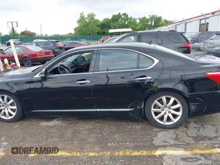 2010 Lexus LS 460 z VIN JTHCL5EF5A5005714, wystawiony jako IAAI lot #42616045 z przebiegiem 101 834 mil mil oraz . Historia ofert i sprzedaży dostępna na DreamBid. Obrazek 14.
