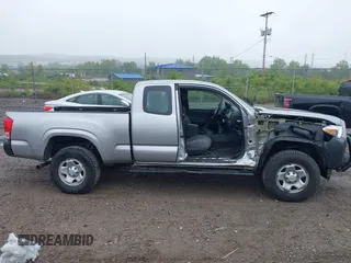 2017 Toyota Tacoma SR z VIN 5TFSX5EN2HX054134, wystawiony jako IAAI lot #42351829 z przebiegiem 98 592 mil mil oraz . Historia ofert i sprzedaży dostępna na DreamBid. Obrazek 14.