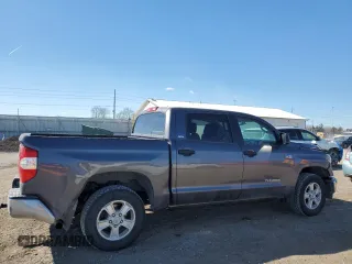 2015 Toyota Tundra SR5 z VIN 5TFDW5F1XFX421561, wystawiony jako Copart lot #46880165 z przebiegiem 110 669 mil mil oraz Szkoda całkowita • Salvage title. Historia ofert i sprzedaży dostępna na DreamBid. Obrazek 3.