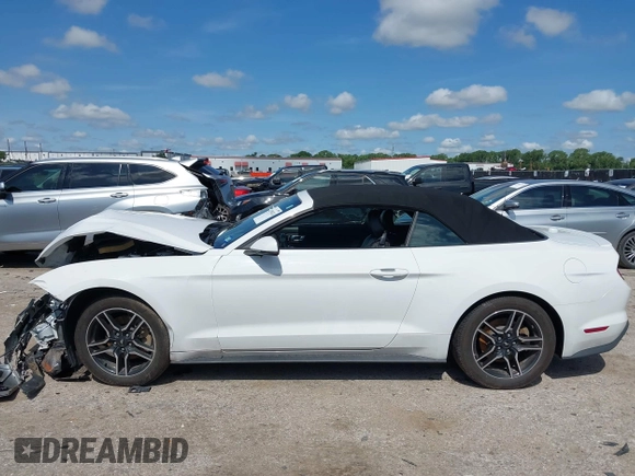 2018 Ford Mustang EcoBoost Premium z VIN 1FATP8UH3J5166286, wystawiony jako IAAI lot #42390424 z przebiegiem 92 077 mil mil oraz . Historia ofert i sprzedaży dostępna na DreamBid. Obrazek 14.