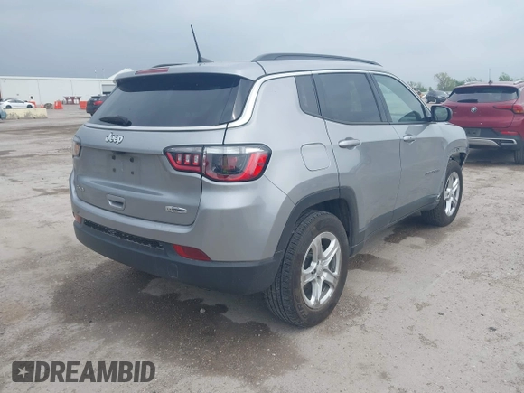 2023 Jeep Compass Latitude z VIN 3C4NJDBN3PT514117, wystawiony jako IAAI lot #41925688 z przebiegiem 50 468 mil mil oraz . Historia ofert i sprzedaży dostępna na DreamBid. Obrazek 4.