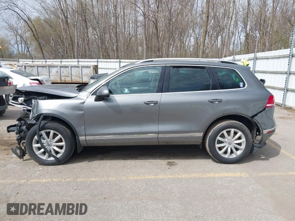 2016 Volkswagen Touareg Sport with VIN WVGEF9BPXGD012206, listed as a IAAI auction lot 42115314 with Not Provided miles and . Bid and sale history available at DreamBid. Image 14.
