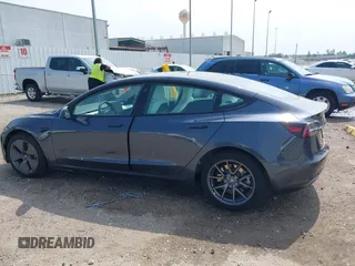 2023 Tesla Model 3 z VIN 5YJ3E1EAXPF414646, wystawiony jako IAAI lot #39514743 z przebiegiem 10 529 mil mil oraz . Historia ofert i sprzedaży dostępna na DreamBid. Obrazek 14.
