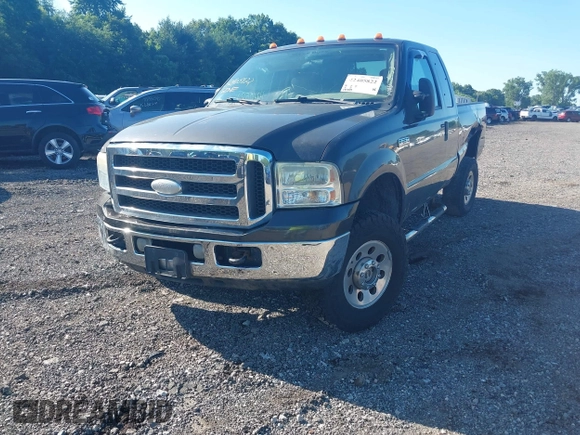2005 Ford F-250 XL с VIN 1FTSX215X5EC32450, выставлен на аукционе IAAI как лот 42405822 с пробегом Не указан миль и . История ставок и продаж доступна на DreamBid. Изображение 2.
