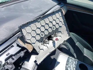 2023 Tesla Model 3 z VIN 5YJ3E1EA2PF506429, wystawiony jako IAAI lot #42320628 z przebiegiem Nie podano mil oraz . Historia ofert i sprzedaży dostępna na DreamBid. Obrazek 7.