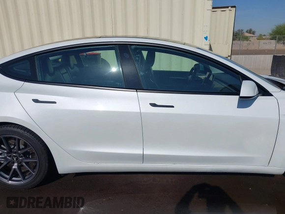 2021 Tesla Model 3 Long Range z VIN 5YJ3E1EB9MF006966, wystawiony jako IAAI lot #41976745 z przebiegiem 37 651 mil mil oraz . Historia ofert i sprzedaży dostępna na DreamBid. Obrazek 13.