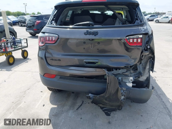 2018 Jeep Compass Latitude with VIN 3C4NJDBB1JT402381, listed as a IAAI auction lot 41844313 with 67,918 mi miles and . Bid and sale history available at DreamBid. Image 16.