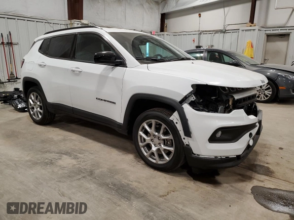 2024 Jeep Compass Latitude Lux z VIN 3C4NJDFN0RT127036, wystawiony jako Copart lot #41433235 z przebiegiem 2 361 mil mil oraz Szkoda całkowita • Salvage title. Historia ofert i sprzedaży dostępna na DreamBid. Obrazek 4.