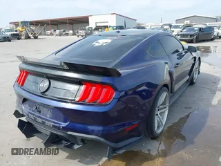 2018 Ford Mustang GT z VIN 1FA6P8CF7J5163016, wystawiony jako IAAI lot #42231330 z przebiegiem 55 810 mil mil oraz . Historia ofert i sprzedaży dostępna na DreamBid. Obrazek 4.