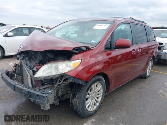 2015 Toyota Sienna XLE with VIN 5TDYK3DC0FS565597, listed as a IAAI auction lot 42062160 with 181,543 mi miles. Bid and sale history available at carsss.com. Image 19.