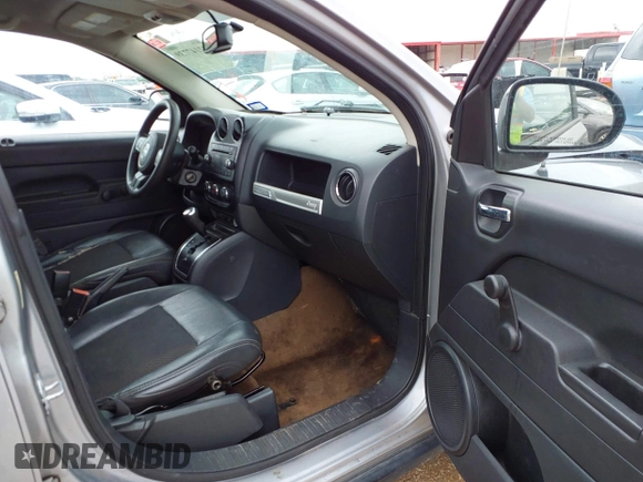 2014 Jeep Compass Sport with VIN 1C4NJCBA3ED769764, listed as a IAAI auction lot 42147739 with 141,979 mi miles. Bid and sale history available at carsss.com. Image 5.