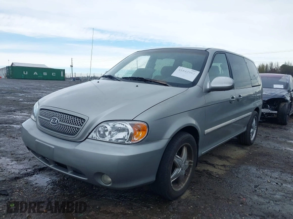 2004 Kia Sedona LX with VIN KNDUP131246567448, listed as a IAAI auction lot 41842992 with 231,424 mi miles. Bid and sale history available at carsss.com. Image 2.