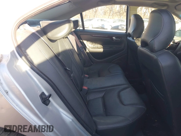 2004 Volvo S60 with VIN YV1RS59V942385429, listed as a IAAI auction lot 41659823 with 187,327 mi miles. Bid and sale history available at carsss.com. Image 8.
