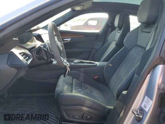 2022 Audi e-tron GT Premium Plus z VIN WAUFJBFW8N7006591, wystawiony jako Copart lot #71233664 z przebiegiem 41 317 mil mil oraz Szkody całkowita. Historia ofert i sprzedaży dostępna na DreamBid. Obrazek 7.