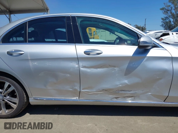 2017 Mercedes-Benz C 300 with VIN 55SWF4JB7HU183618, listed as a IAAI auction lot 42227615 with 72,028 mi miles and . Bid and sale history available at DreamBid. Image 18.