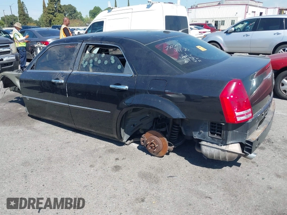 2009 Chrysler 300 C z VIN 2C3LA63T09H504760, wystawiony jako IAAI lot #42019741 z przebiegiem Nie podano mil oraz . Historia ofert i sprzedaży dostępna na DreamBid. Obrazek 3.