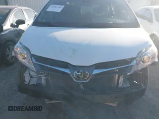 2020 Toyota Sienna XLE Auto Access Seat with VIN 5TDYZ3DC2LS083415, listed as a IAAI auction lot 41485526 with 55,500 mi miles. Bid and sale history available at carsss.com. Image 6.