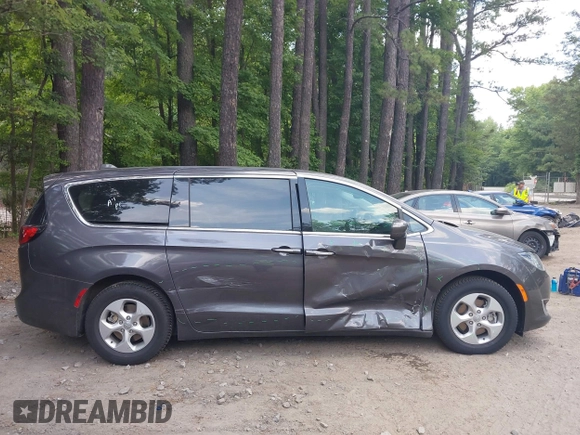 2018 Chrysler Pacifica Hybrid Touring Plus с VIN 2C4RC1H70JR187642, выставлен на аукционе IAAI как лот 42568596 с пробегом 48 907 миль миль и . История ставок и продаж доступна на DreamBid. Изображение 13.